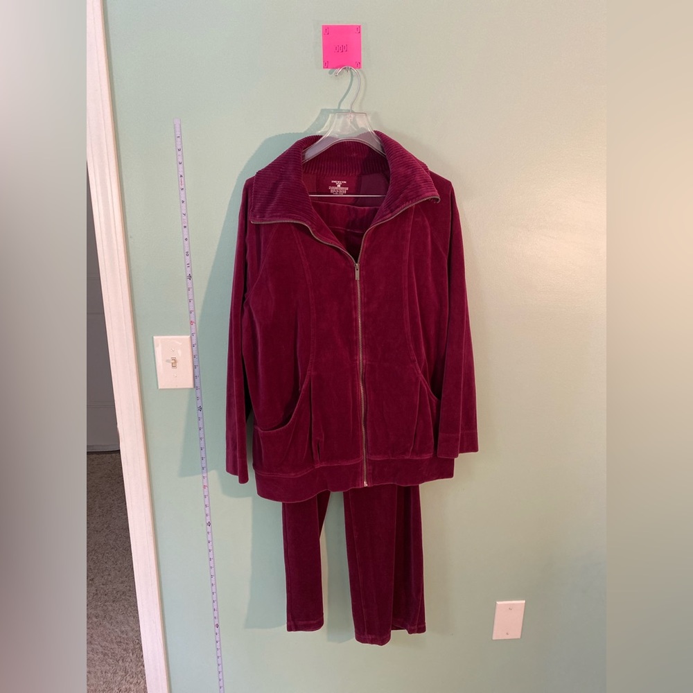 ❄️Jones New York Sport Women’s Velour Track Suit❄️